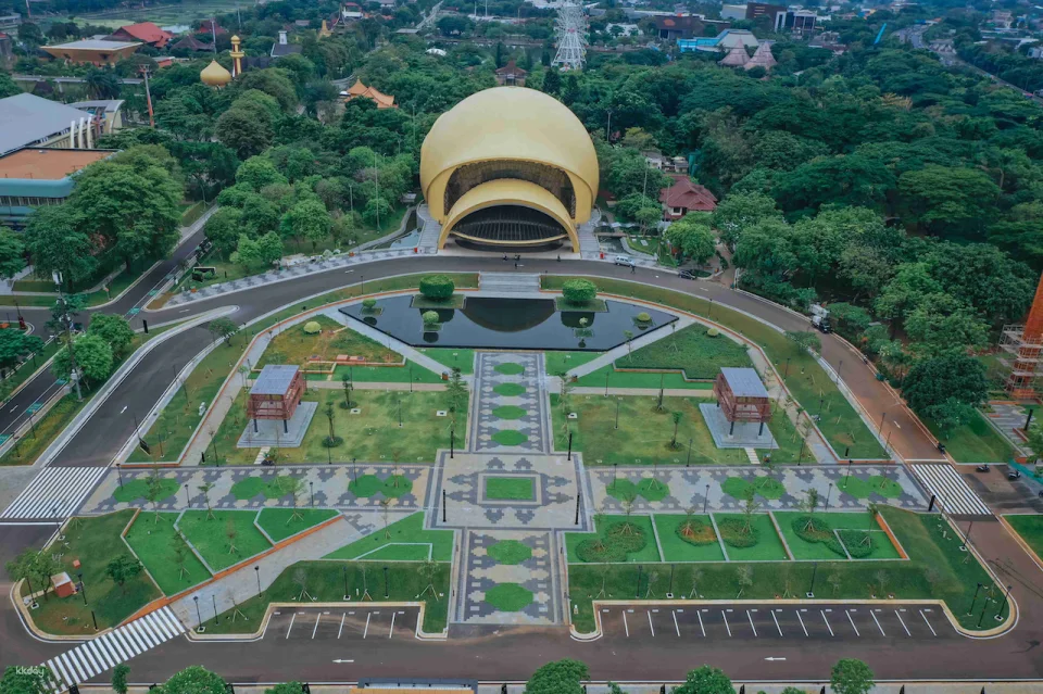 Jakarta Taman Mini Indonesia Indah (TMII) Private Day Tour with Guide