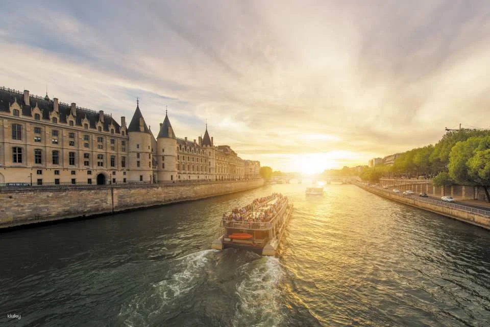 TOOTBUS | Paris Discovery Hop-On-Hop-Off bus tour with Seine river cruise