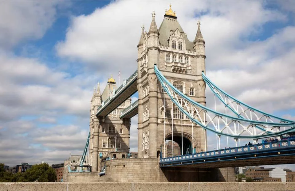 Go City | The London Pass® (Includes London Eye + 110 plus attractions)