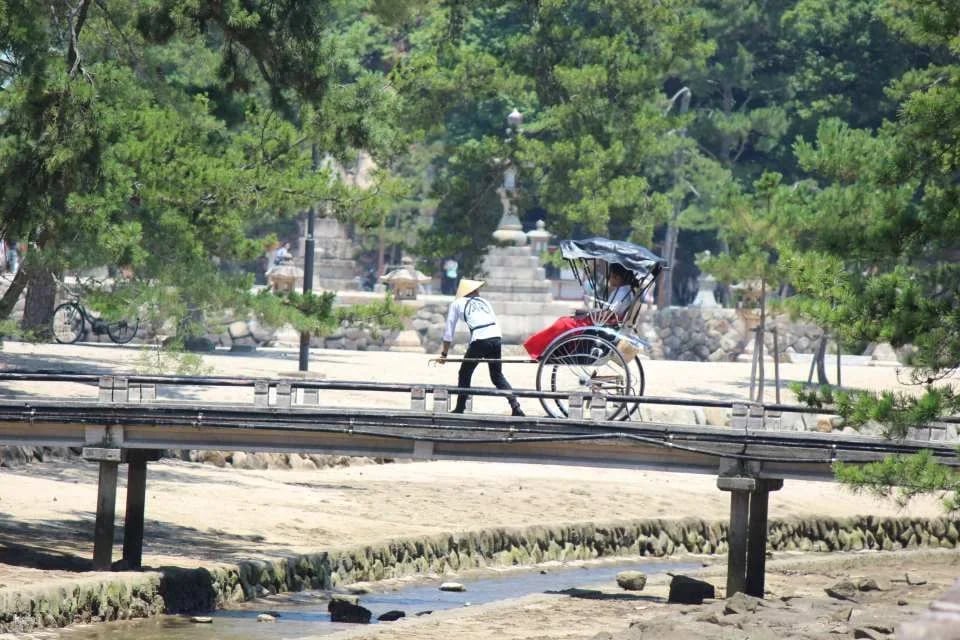 Miyajima Private Tour | EBISUYA's Rickshaw Experience | 30/ 60 /120 min