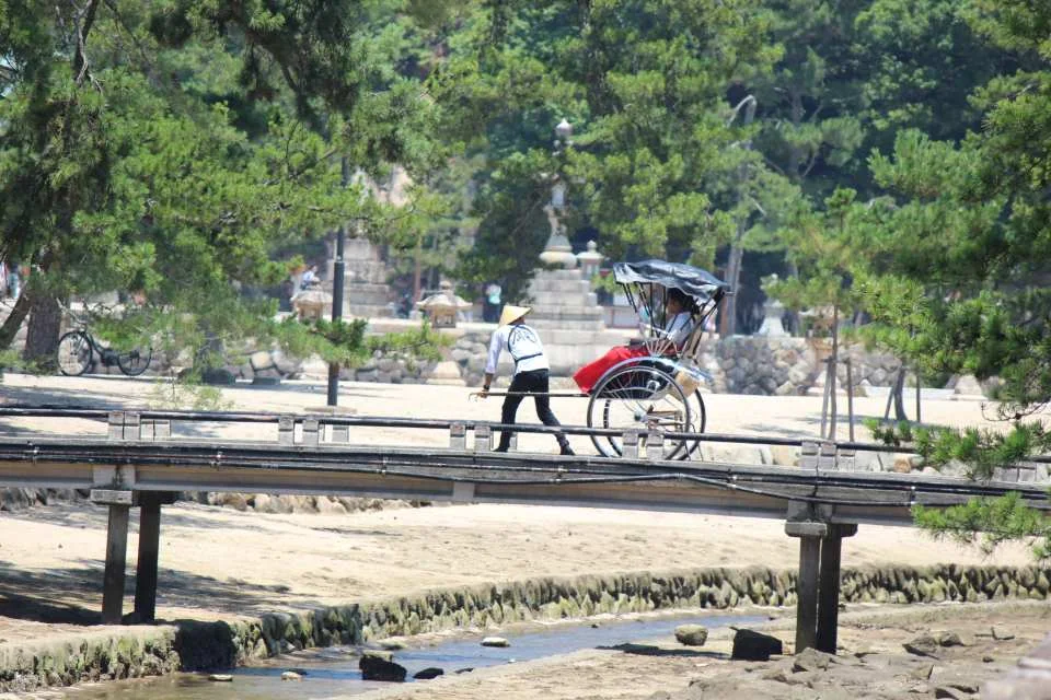 Miyajima Private Tour | EBISUYA's Rickshaw Experience | 30/ 60 /120 min