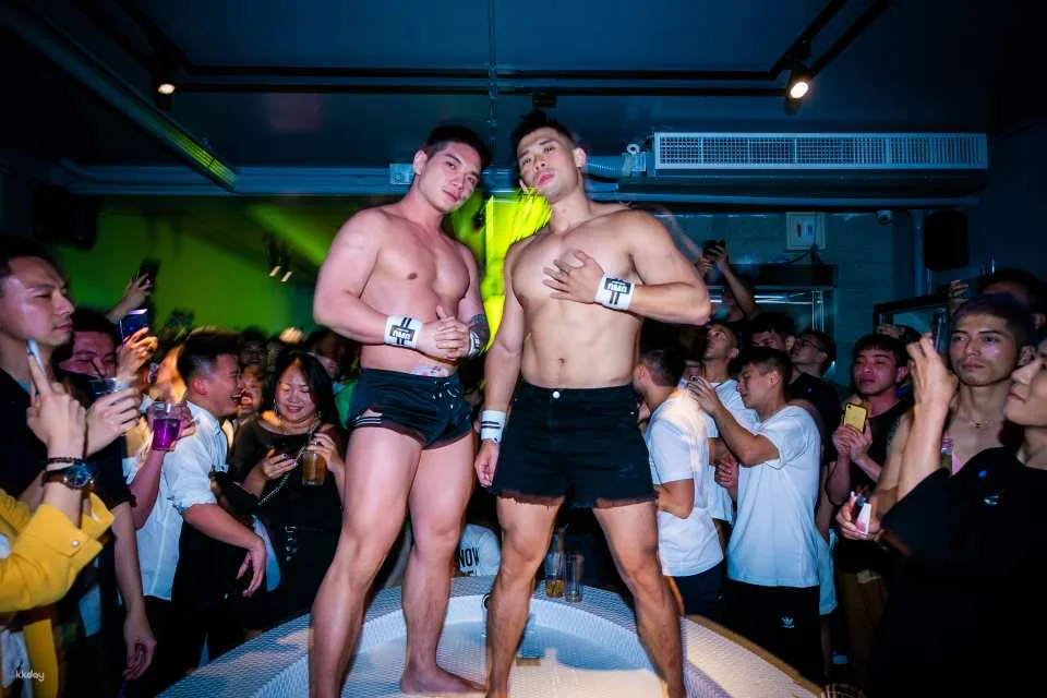 Taipei|Locker Room Macho Show|Nightlife Party Bar Experience|Near Ximending