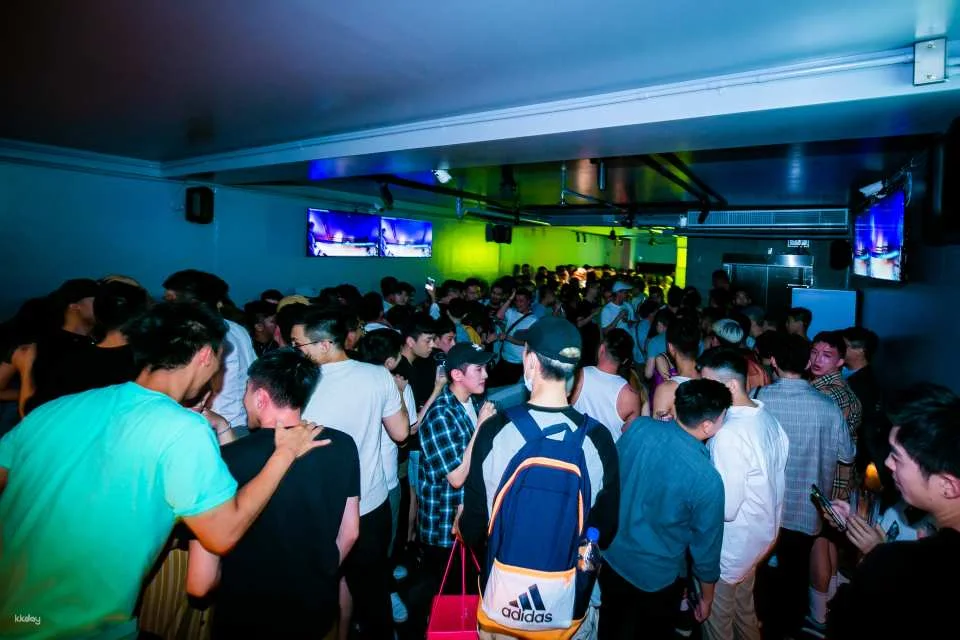 Taipei｜Locker Room Macho Show｜Nightlife Party Bar Experience｜Near Ximending