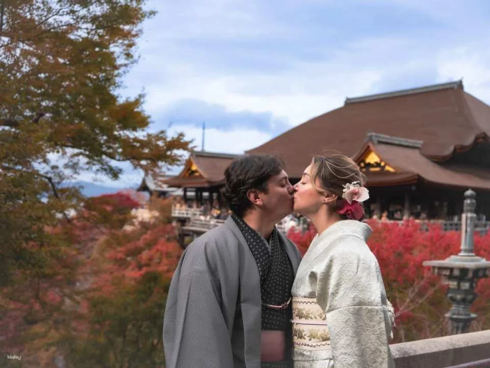 [Kyoto Private Guided Tour] 4-Hour In-Depth Walk Through Gion & Nishiki Market | Exclusive Guided Tour & Photographer Included / Guided Tour (Optional)