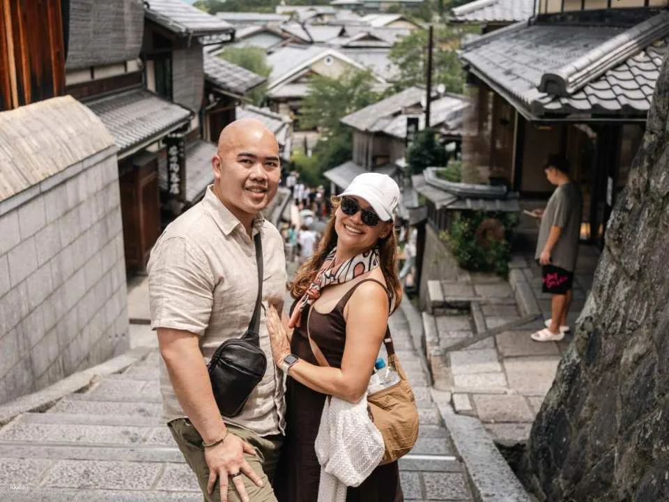[Kyoto Private Guided Tour] 4-Hour In-Depth Walk Through Gion & Nishiki Market | Exclusive Guided Tour & Photographer Included / Guided Tour (Optional)