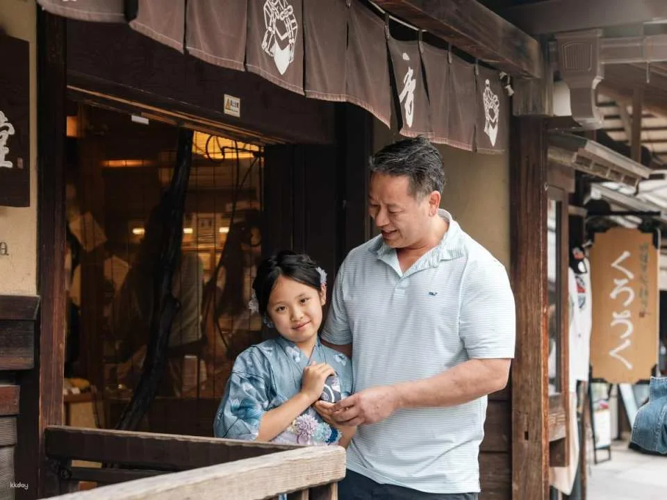 [Kyoto Private Guided Tour] 4-Hour In-Depth Walk Through Gion & Nishiki Market | Exclusive Guided Tour & Photographer Included / Guided Tour (Optional)