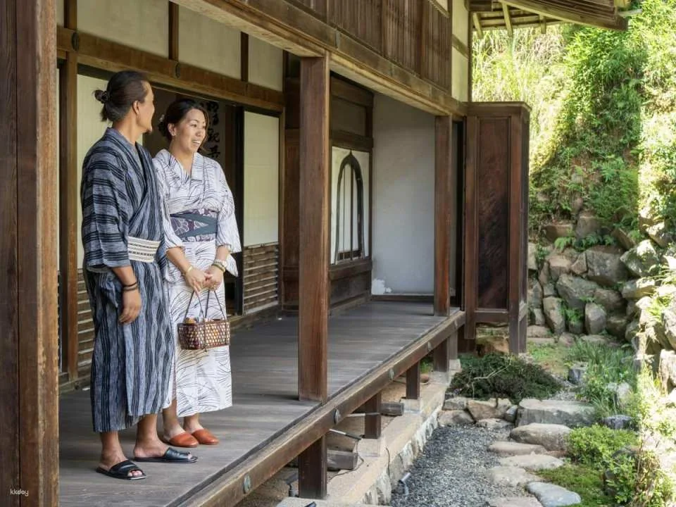 [Kyoto Private Guided Tour] 4-Hour In-Depth Walk Through Gion & Nishiki Market | Exclusive Guided Tour & Photographer Included / Guided Tour (Optional)