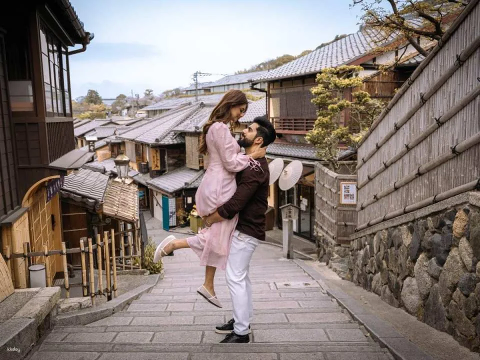 [Kyoto Private Guided Tour] 4-Hour In-Depth Walk Through Gion & Nishiki Market | Exclusive Guided Tour & Photographer Included / Guided Tour (Optional)