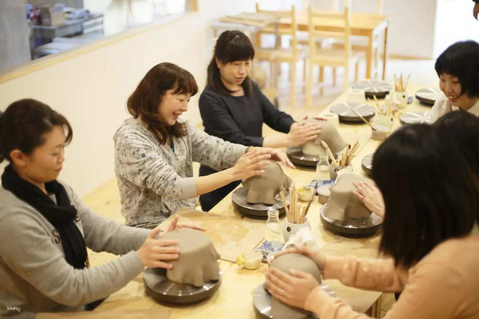 Pottery Trial In Tokoname Store