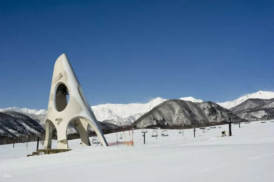 Tsugaike Sanso Resort in Nagano, Japan (Tigaike Plateau Ski Resort) Cable Car 1-Day Ticket & Ski Equipment & Clothing Rental