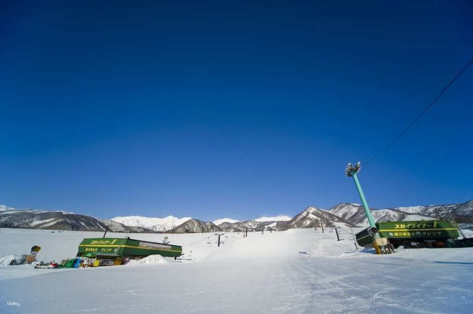 Tsugaike Sanso Resort in Nagano, Japan (Tigaike Plateau Ski Resort) Cable Car 1-Day Ticket & Ski Equipment & Clothing Rental