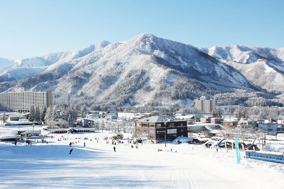 1-day/2-day lift ticket + ski equipment rental at Yuzawa-Nakasato Ski Resort (Niigata)