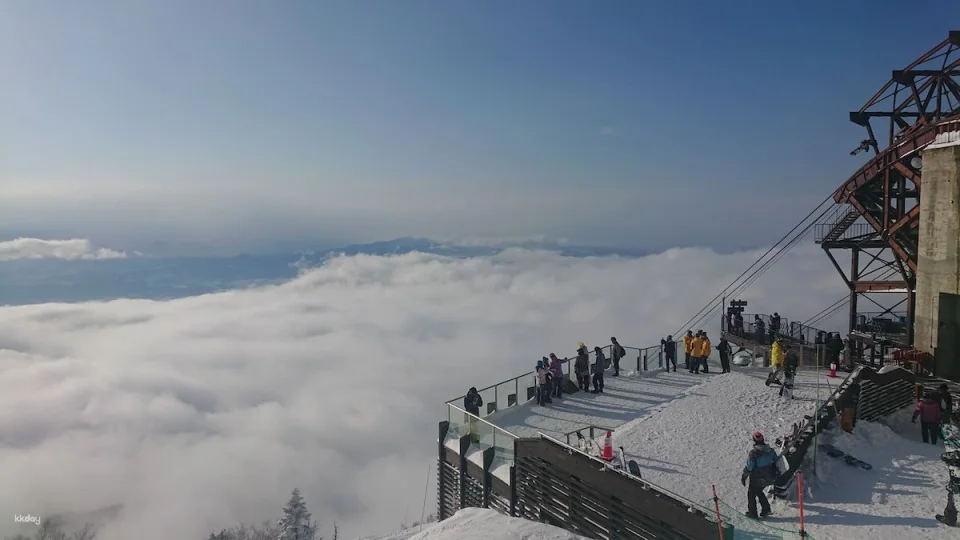 Ryuo Ski Park Nagano | 1-Day Lift Pass + Snowboard & Wear Rental