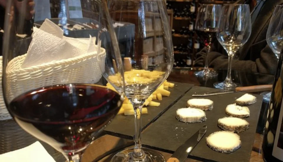 [Small Group] Paris: Wine and Cheese Tasting Class near Le Marais | France