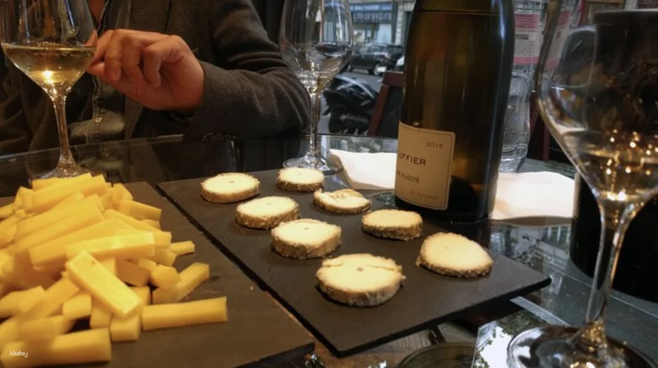 [Small Group] Paris: Wine and Cheese Tasting Class near Le Marais | France