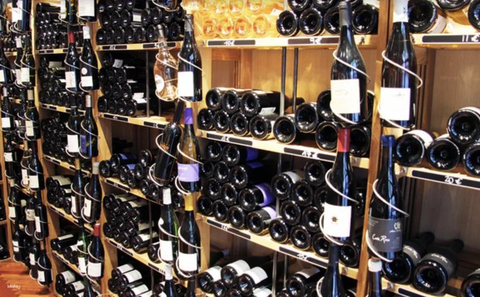 [Small Group] Paris: Wine and Cheese Tasting Class near Le Marais | France