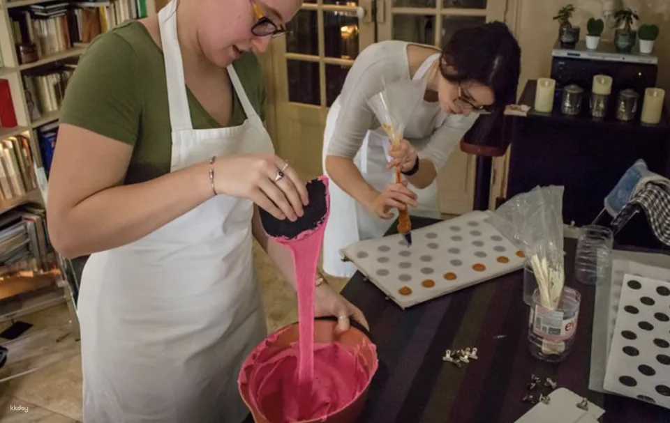 [Small Group] Paris: French Macarons Baking Class with a Chef | France