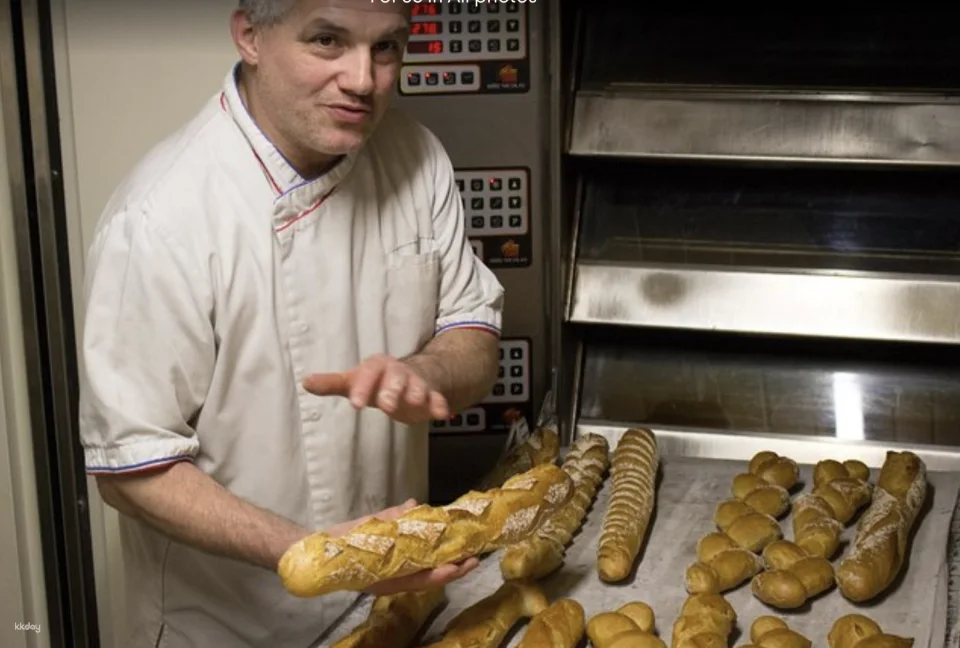 [Small Group] French Baking Class: Baguettes and Croissants in Paris | France