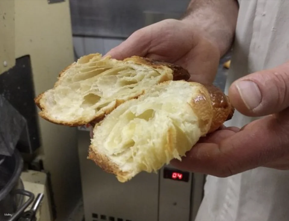 [Small Group] French Baking Class: Baguettes and Croissants in Paris | France