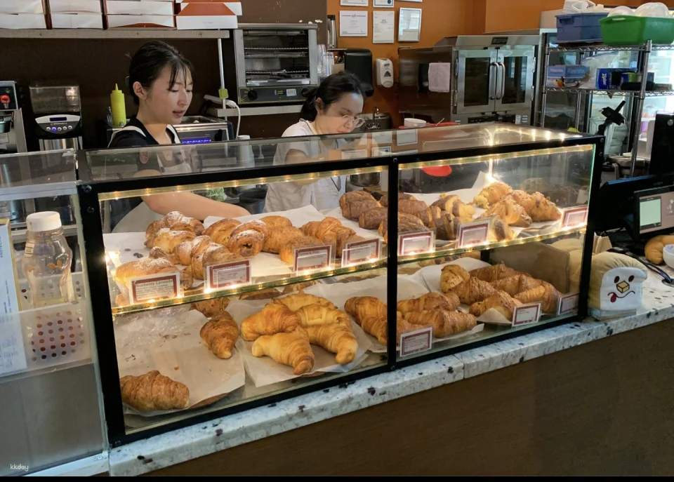[Small Group] French Baking Class: Baguettes and Croissants in Paris | France