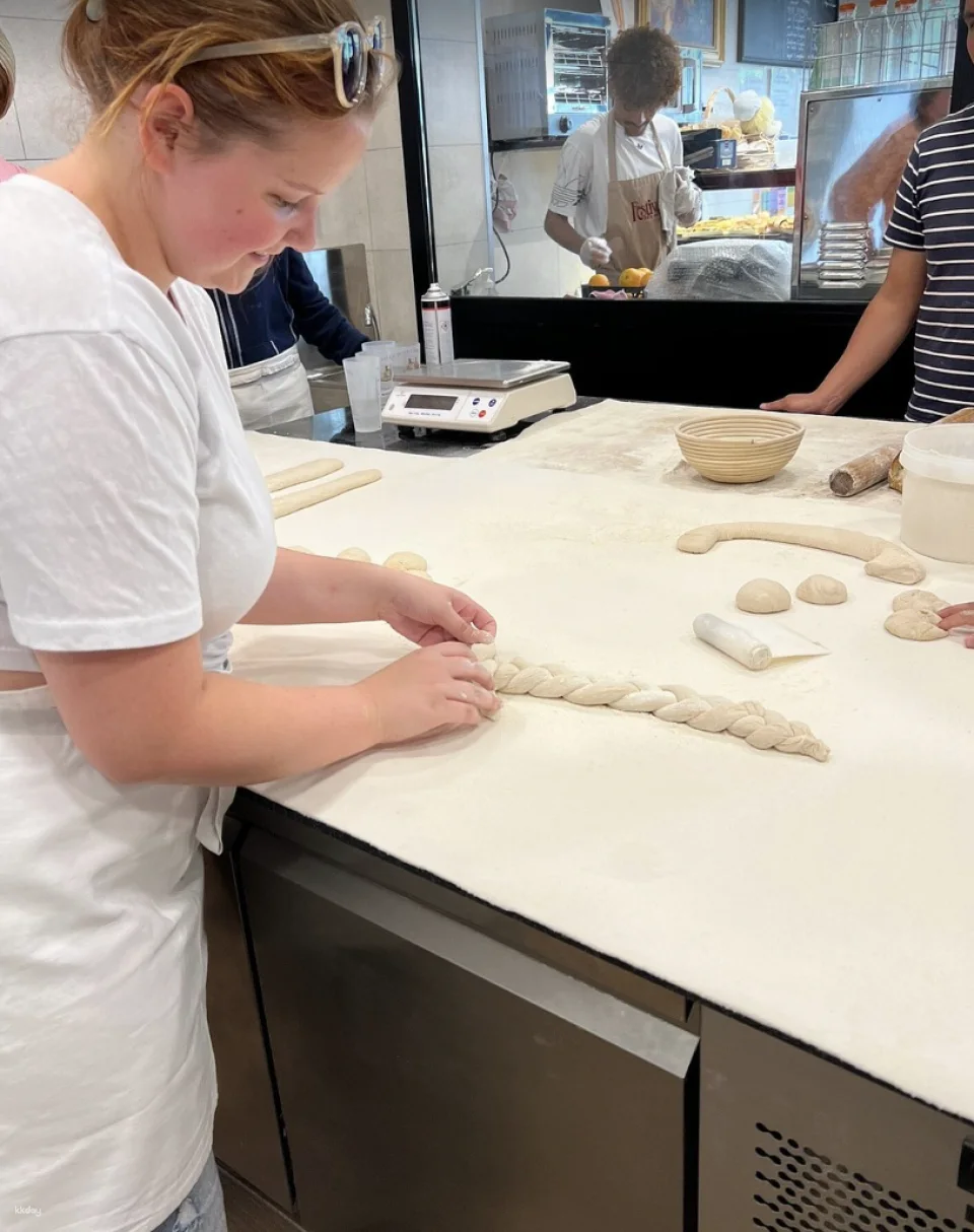[Small Group] French Baking Class: Baguettes and Croissants in Paris | France