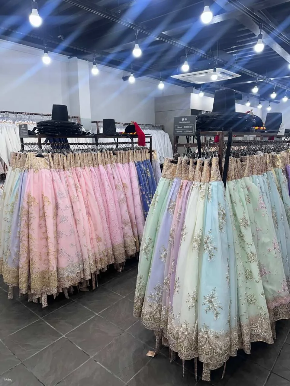 [Departure from Seoul] Hanbok rental + photo studio shooting or Gyeongbokgung Palace outdoor shooting tour