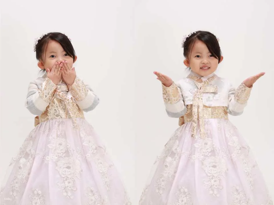 [Departure from Seoul] Hanbok rental + photo studio shooting or Gyeongbokgung Palace outdoor shooting tour