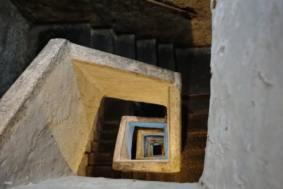 Naples city and underground tunnels tour with a local guide