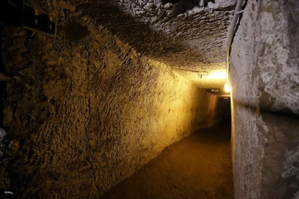 Naples city and underground tunnels tour with a local guide