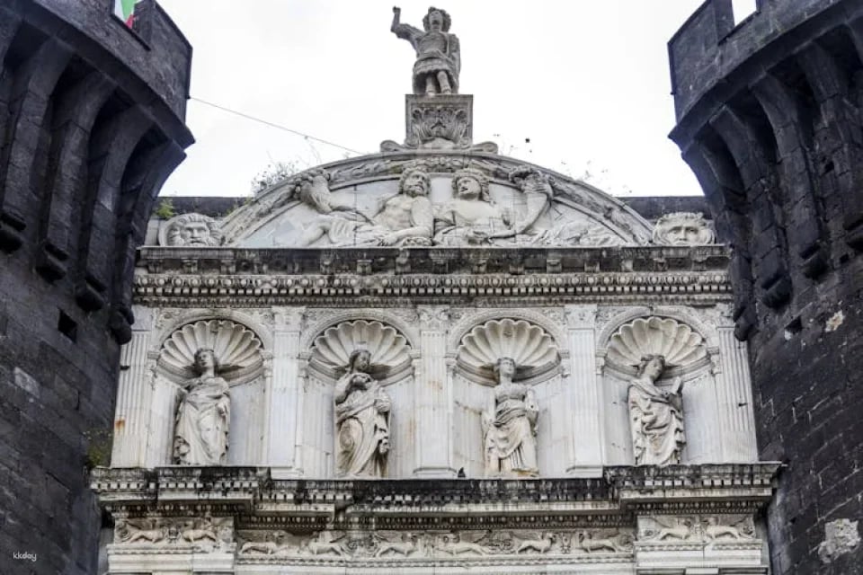 Naples city and underground tunnels tour with a local guide