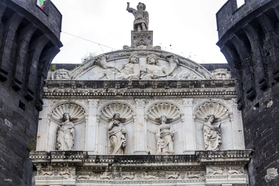 Naples city and underground tunnels tour with a local guide