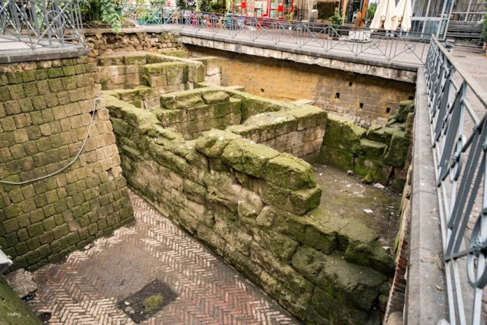 Naples city and underground tunnels tour with a local guide