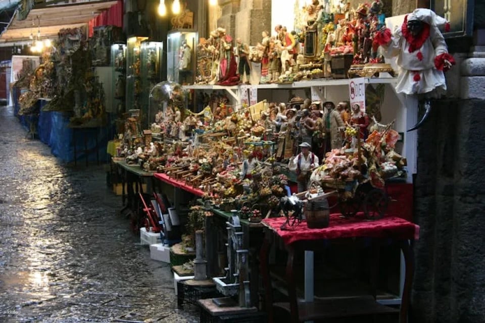 Naples city and underground tunnels tour with a local guide