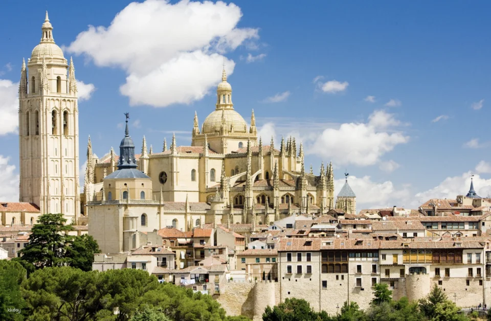 Segovia Day Trip from Madrid with Cathedral and Alcazar