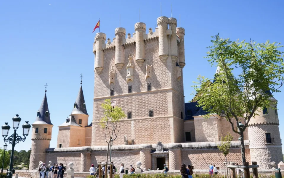 Segovia Day Trip from Madrid with Cathedral and Alcazar