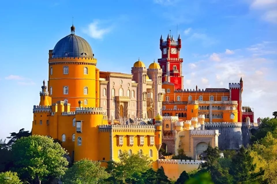 Sintra with Pena Palace, Cabo Da Roca and Cascais Tour from Lisbon