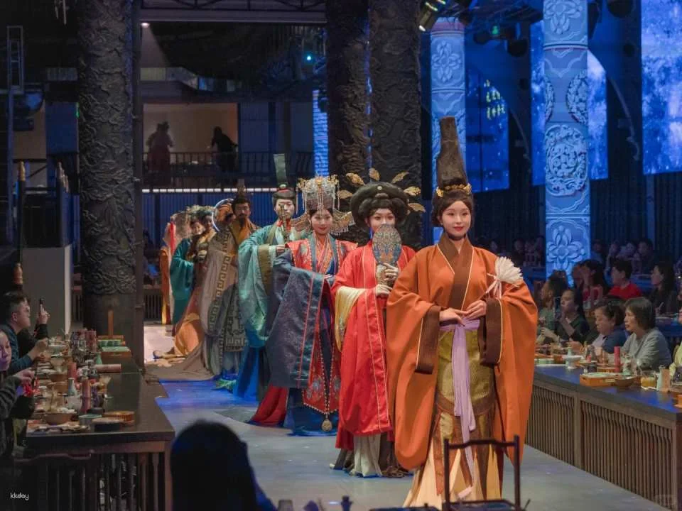 [KKday Exclusive Offer] Ancient Chengdu, China Immersive‧Han Culture Theme Dining Show‧Shuyanfu｜Lunch/Dinner｜Free Travel Souvenir Set (Panda Doll + Dahongpao Tea + Good Luck Coins)