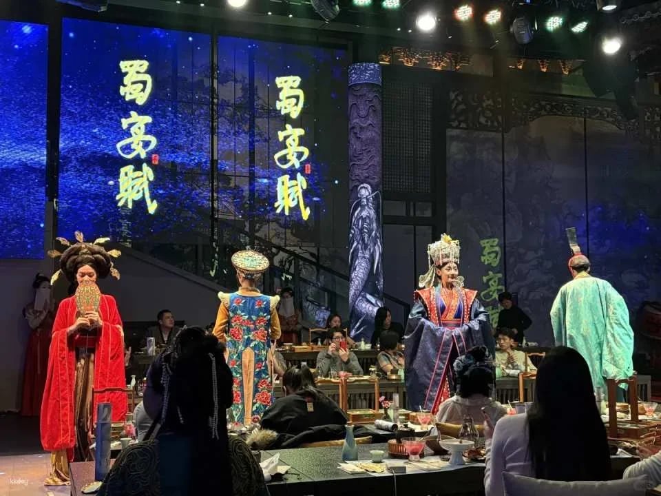 [KKday Exclusive Offer] Ancient Chengdu, China Immersive‧Han Culture Theme Dining Show‧Shuyanfu｜Lunch/Dinner｜Free Travel Souvenir Set (Panda Doll + Dahongpao Tea + Good Luck Coins)