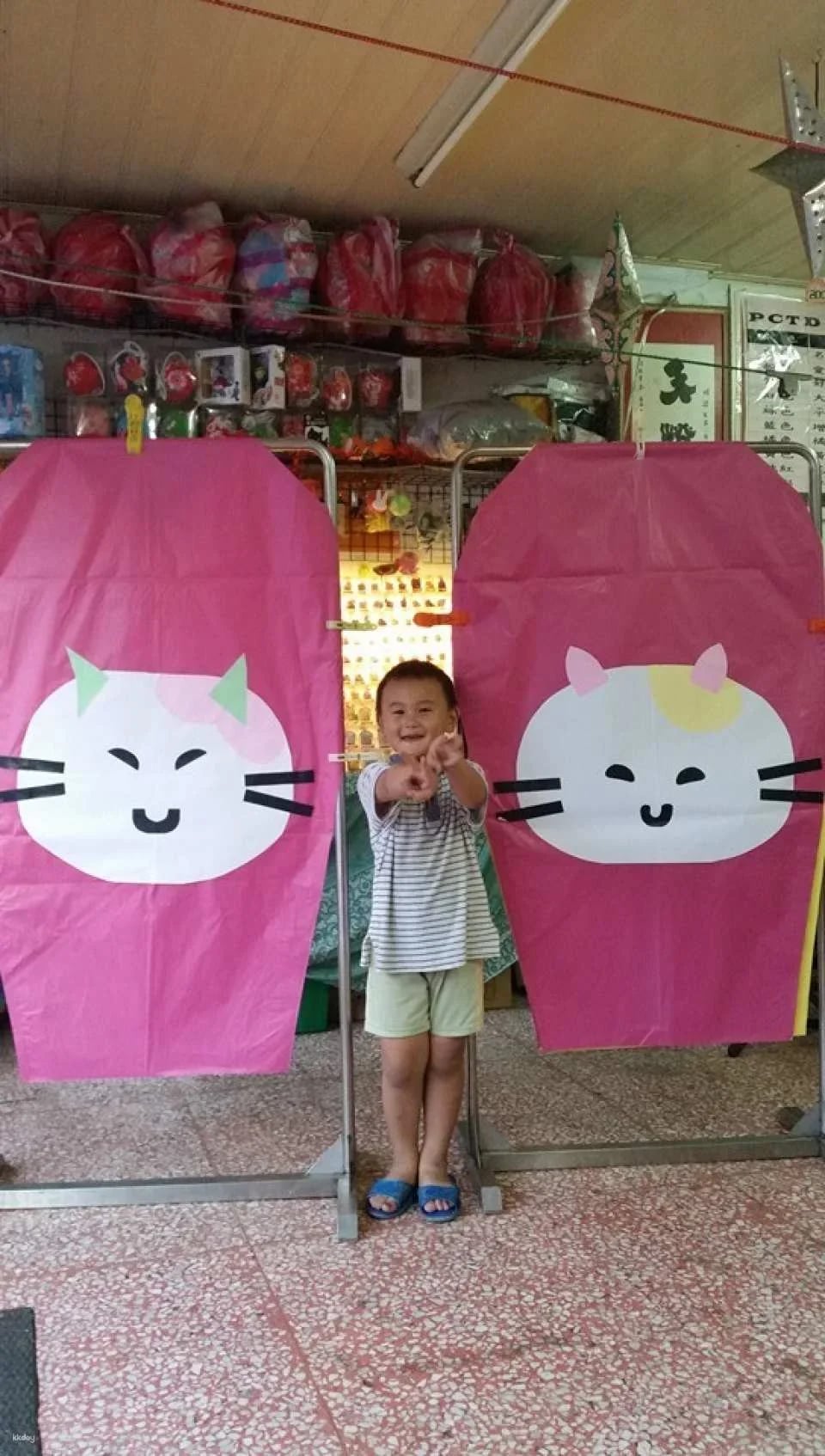 New Taipei Pingxi Old Street Sky Lantern Experience｜The first sky lantern store in Pingxi