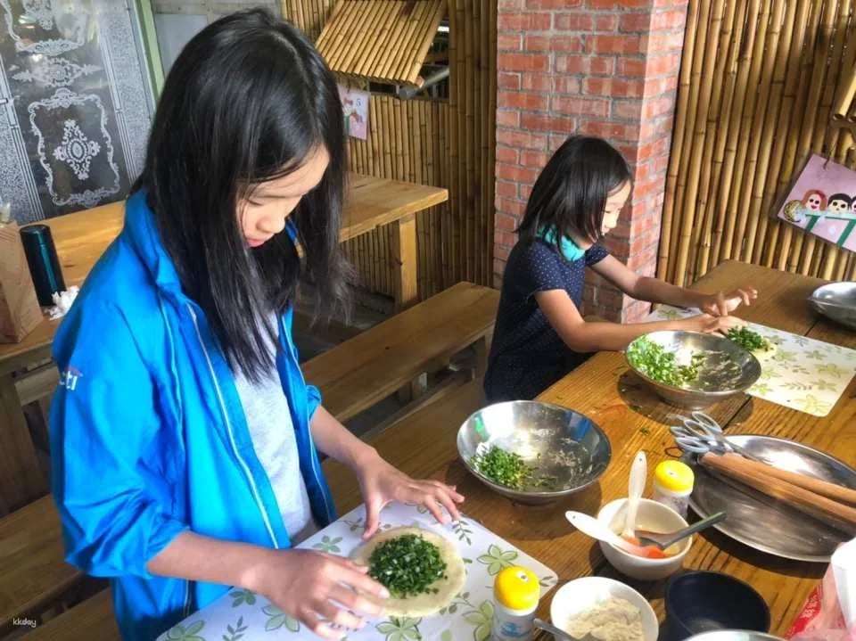 HSU’s Noodle in Shiding, New Taipei City | Flowing Noodles, Handmade Noodles, & Scallion Pancake DIY Experience | Family-Friendly Attraction in New Taipei