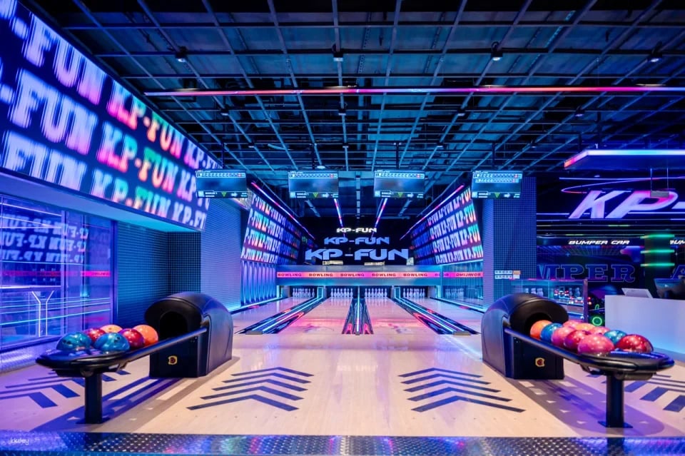 KP-FUN Trendy Amusement Street, Futian District, Shenzhen | Shenzhen's Largest Indoor Bumper Car Track | 70,000 sq ft, Two-Story, 100+ Tech-Savvy Playgrounds | Futian Zhongzhou Bay