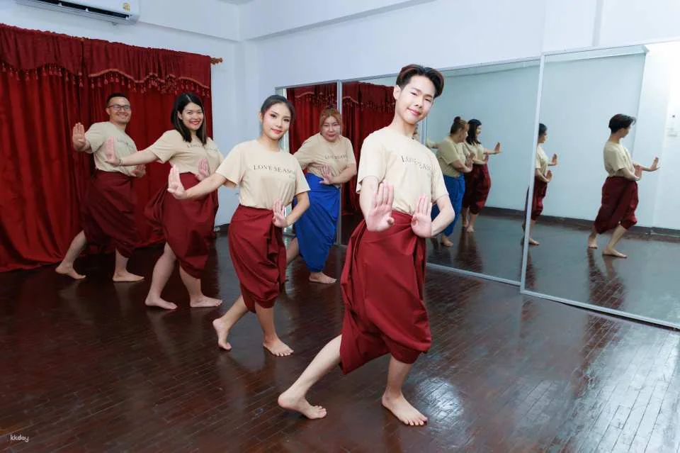 Thai Dance Class by Love Season Studio | Thailand