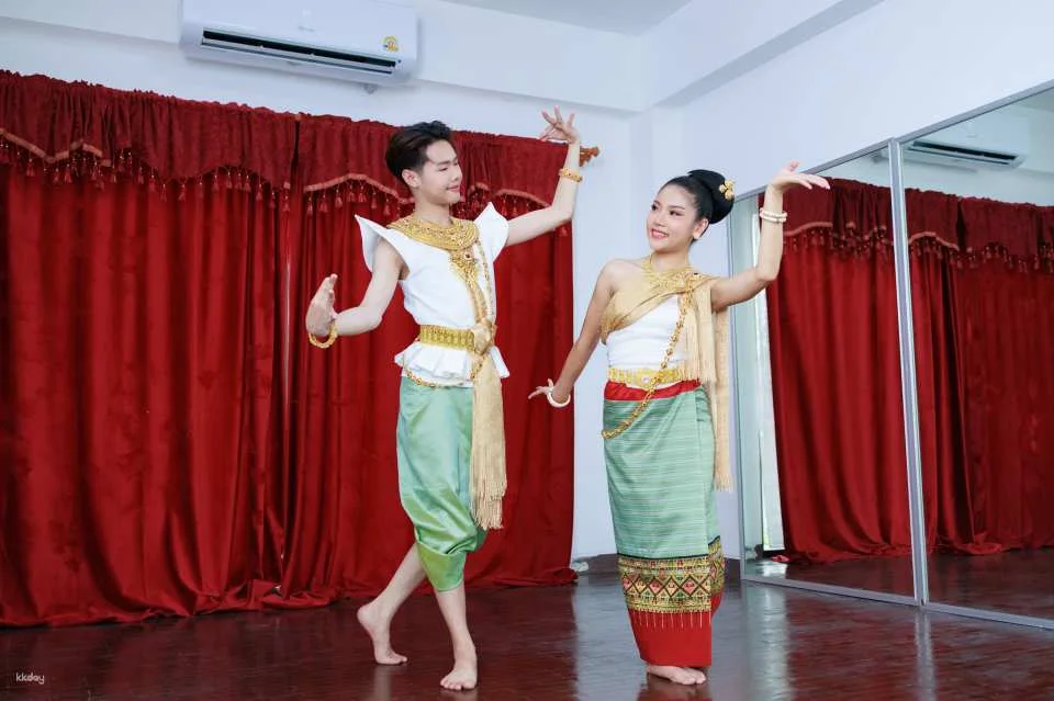 Thai Dance Class by Love Season Studio | Thailand