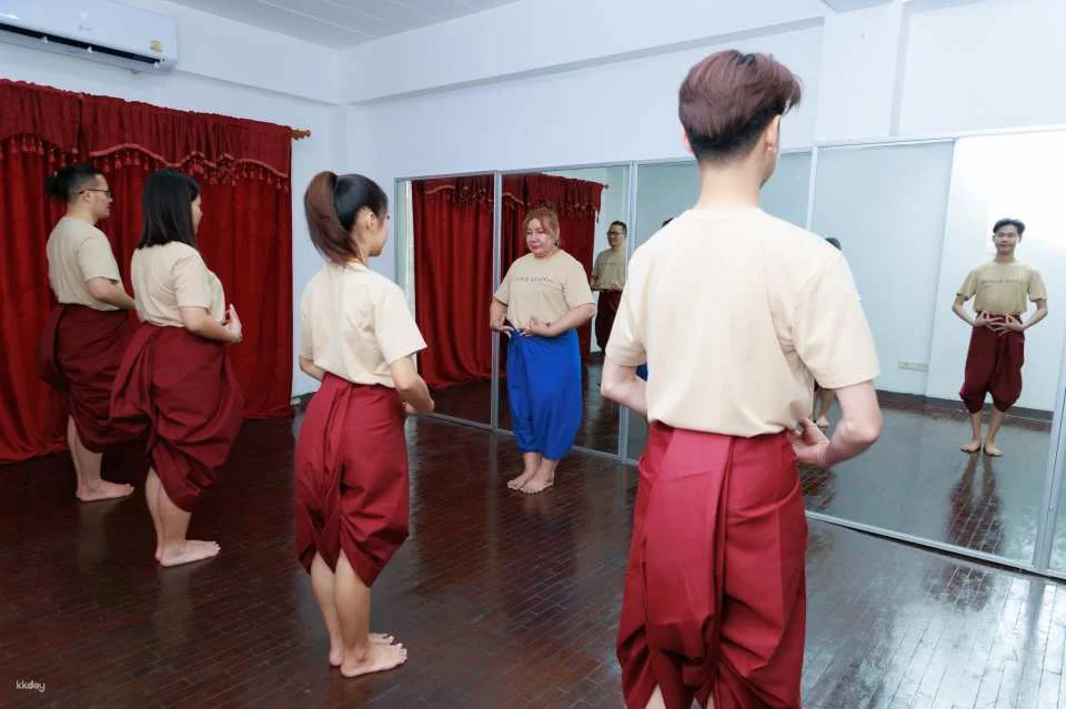 Thai Dance Class by Love Season Studio | Thailand