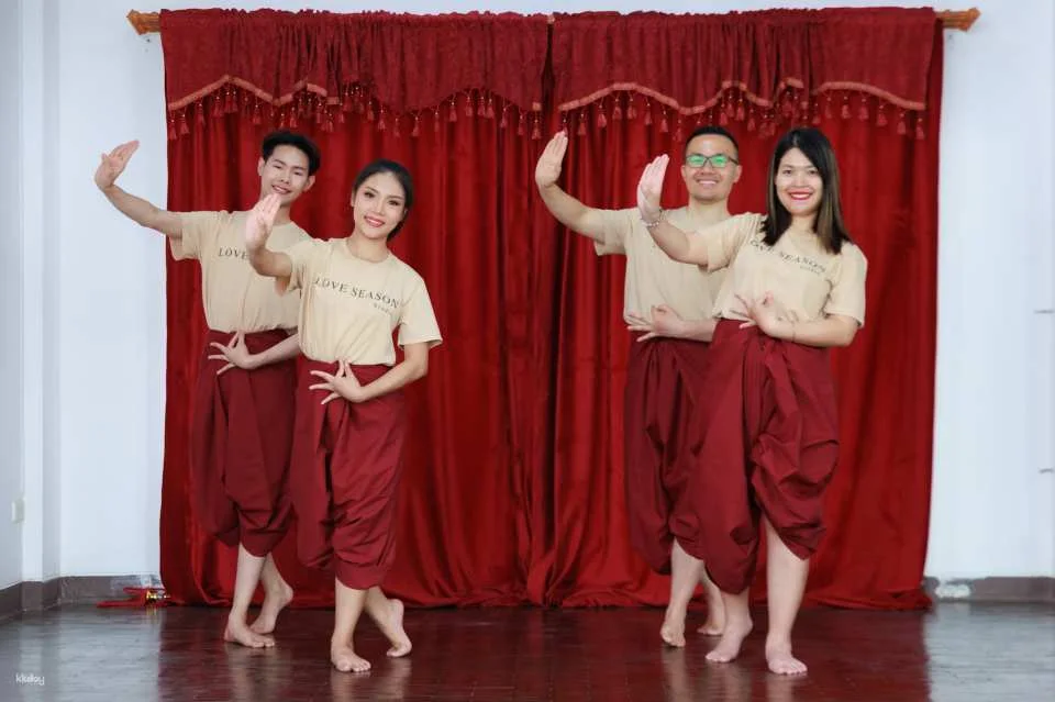 Thai Dance Class by Love Season Studio | Thailand