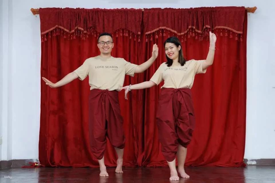 Thai Dance Class by Love Season Studio | Thailand