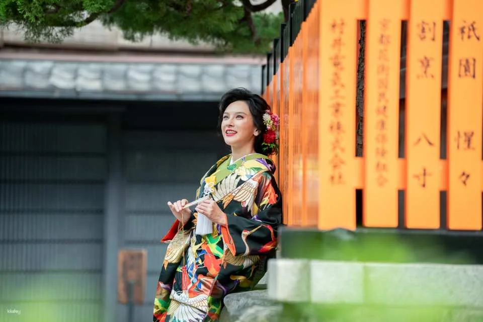 Premium Japanese Uchikake Kimono Rental & Professional Photoshoot in Kyoto | Kimono Rental Hana