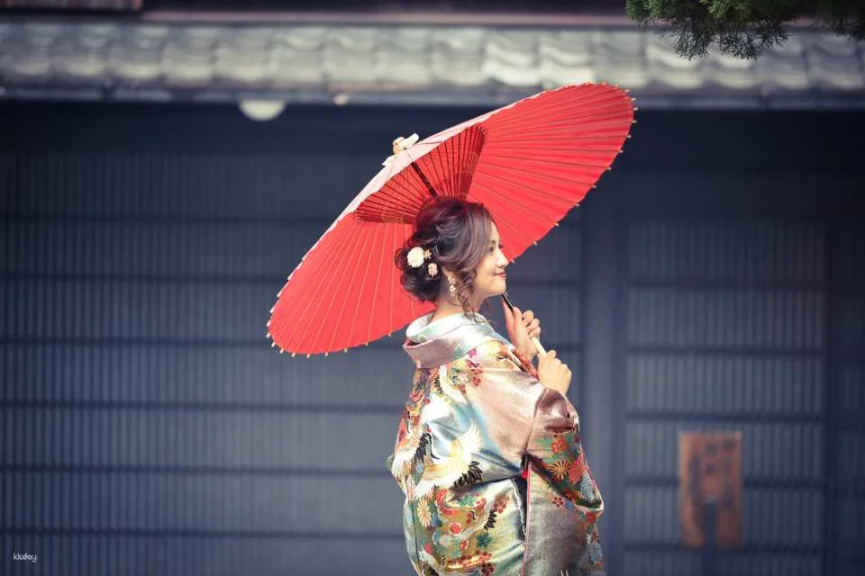 Premium Japanese Uchikake Kimono Rental & Professional Photoshoot in Kyoto | Kimono Rental Hana