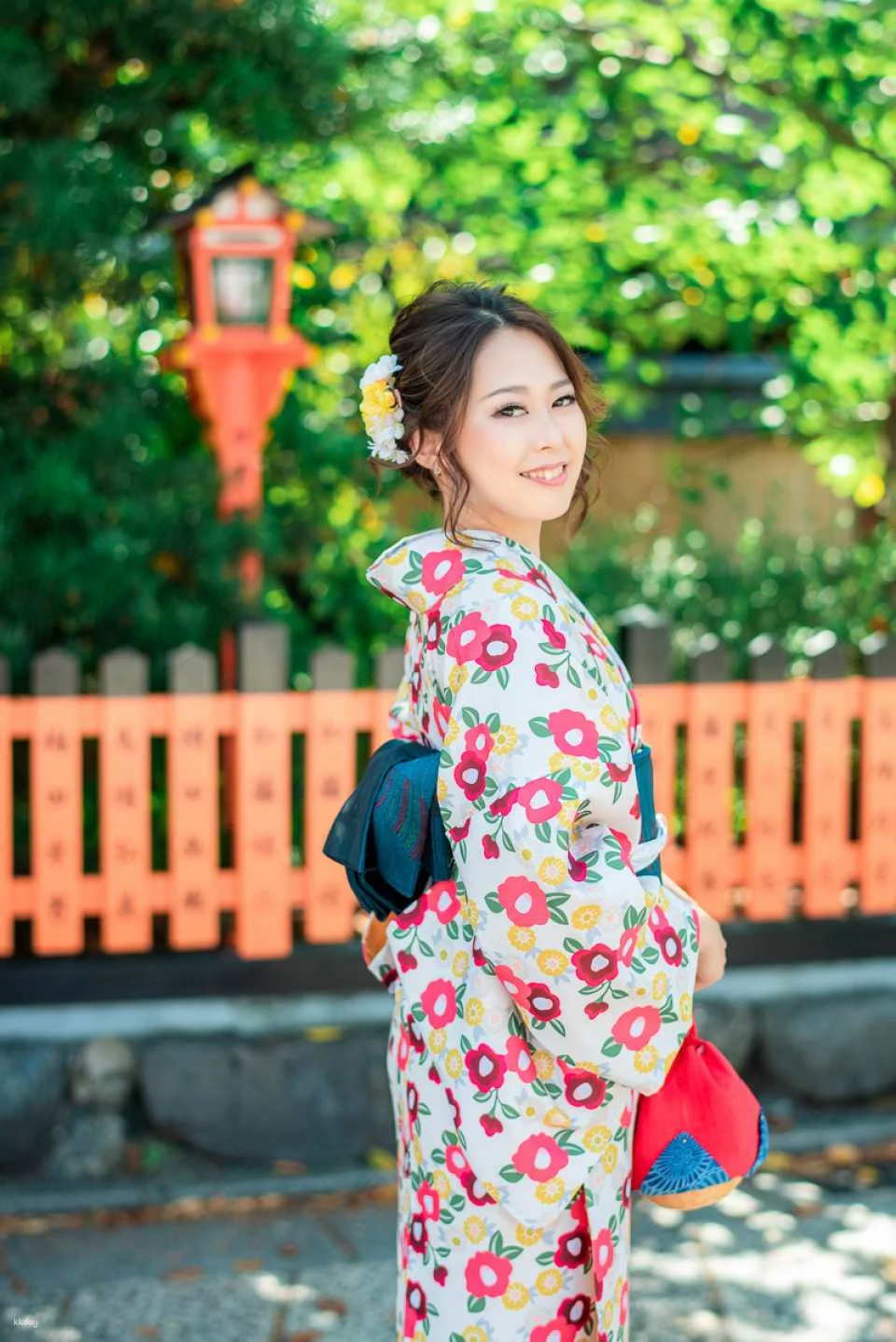 Premium Japanese Uchikake Kimono Rental & Professional Photoshoot in Kyoto | Kimono Rental Hana