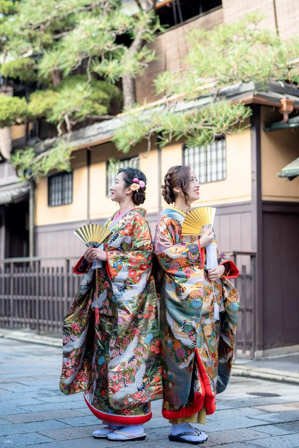 Premium Japanese Uchikake Kimono Rental & Professional Photoshoot in Kyoto | Kimono Rental Hana